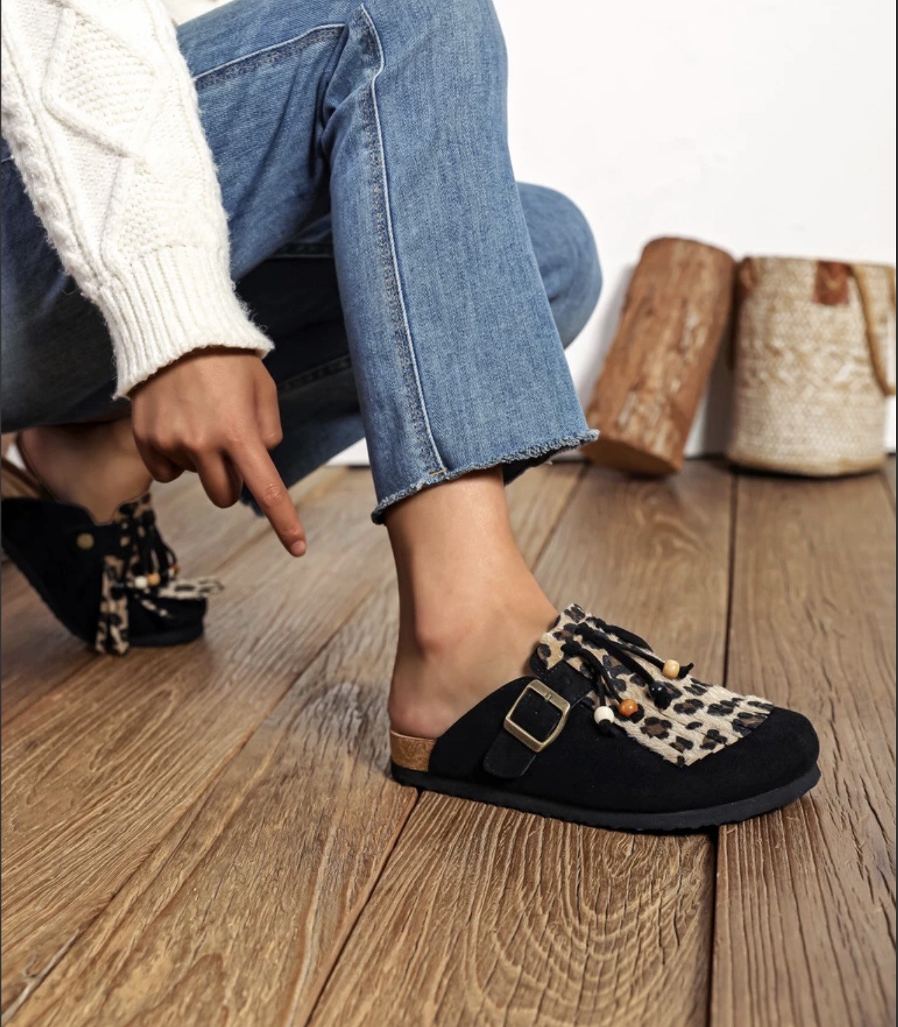 SABOTS NOIRS FRANGES ET PERLE